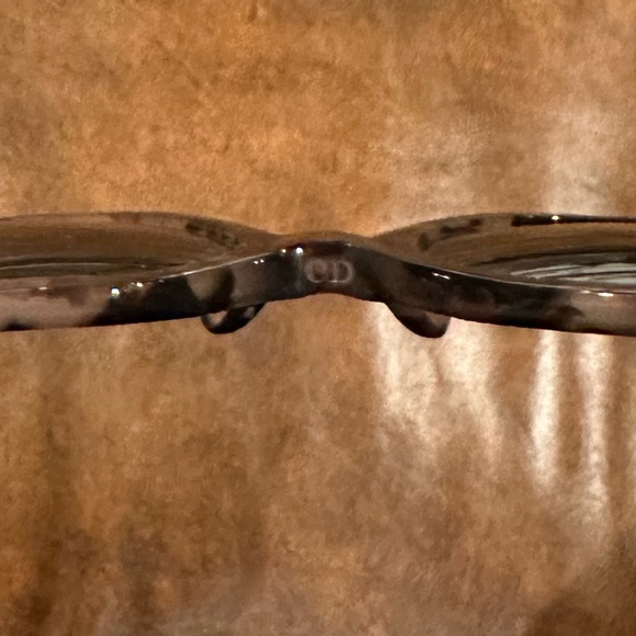 Lady Dior Studs 5F Blush/Tortoise - Picture 3 of 5